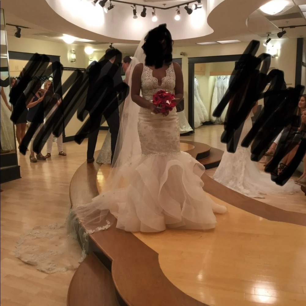 Wedding dress - Picture 3 of 4